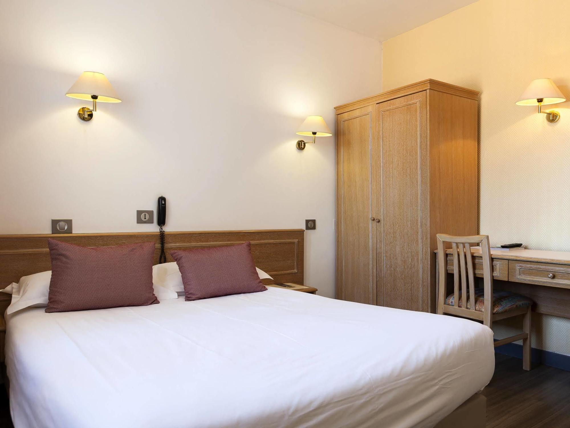 Logis Hotel & Restaurant L'Etape Bouc Bel Air - Gardanne Εξωτερικό φωτογραφία