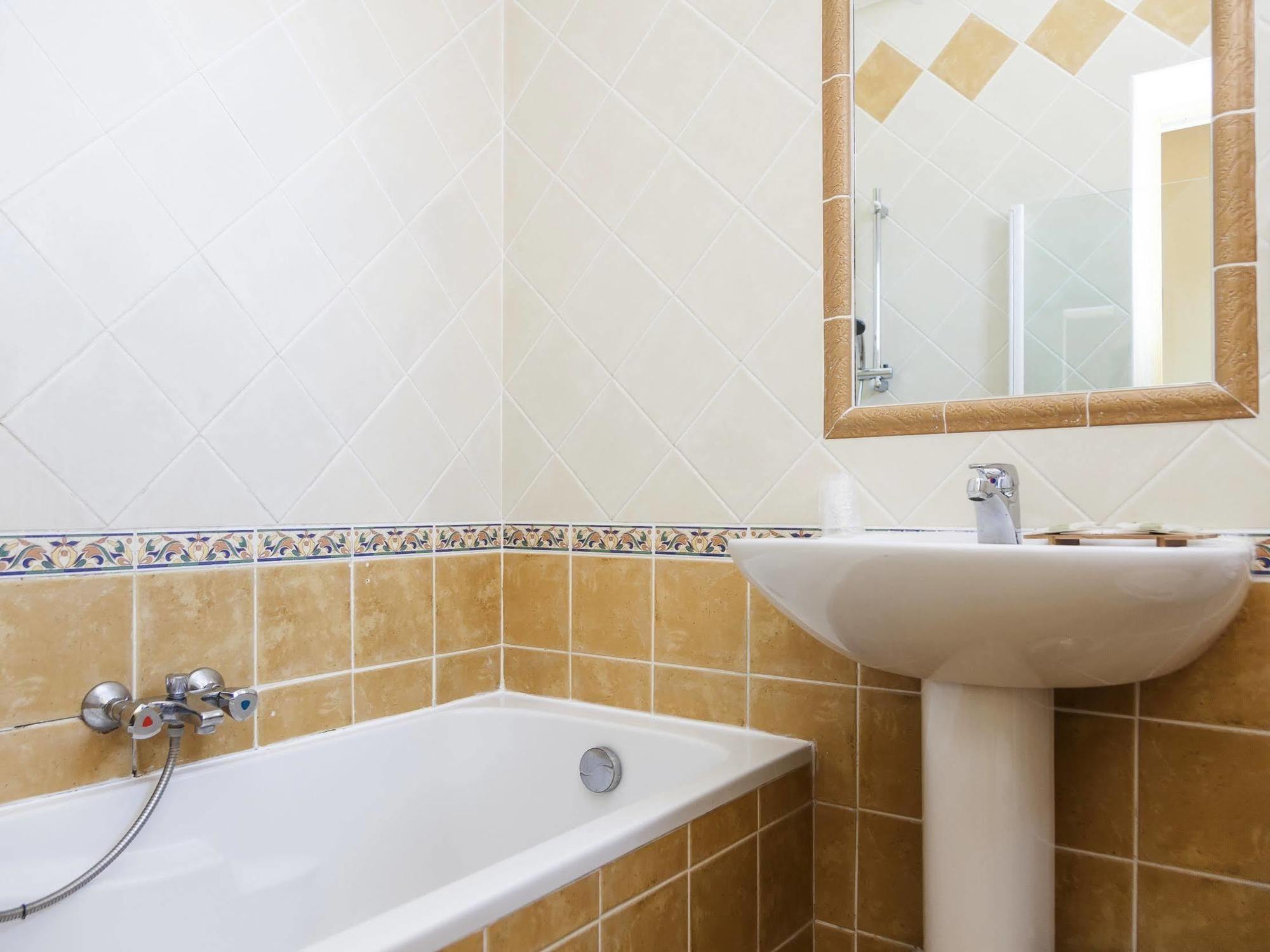 Logis Hotel & Restaurant L'Etape Bouc Bel Air - Gardanne Εξωτερικό φωτογραφία